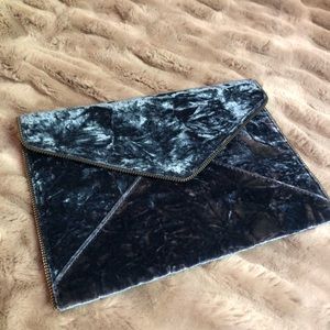 REBECCA MINKOFF LEO CLUTCH - Blue Velvet